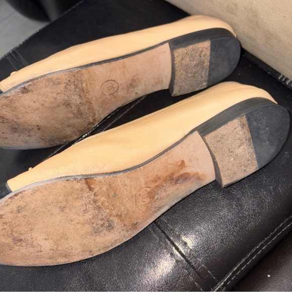 Chanel Flats 36 Lambskin Two Tone Black Captoe Beige Body VEUC Leather Bottom - Picture 9 of 12